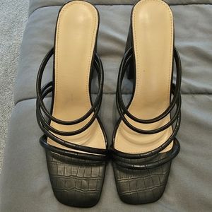 Black strappy mule block heel sandals